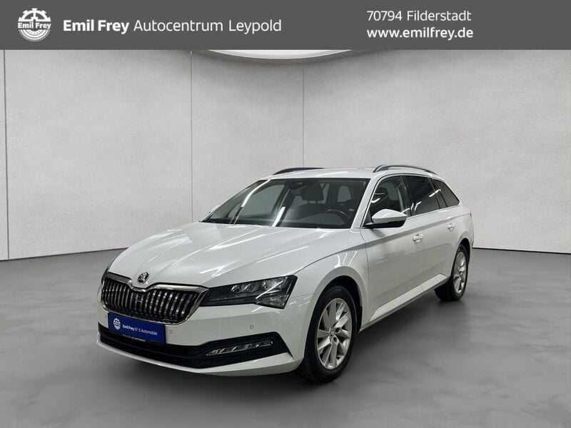 Moonweiß perleffekt Gebraucht 2023 Skoda Superb Ambition Kombi | 31.890 € - Bild 1/4
