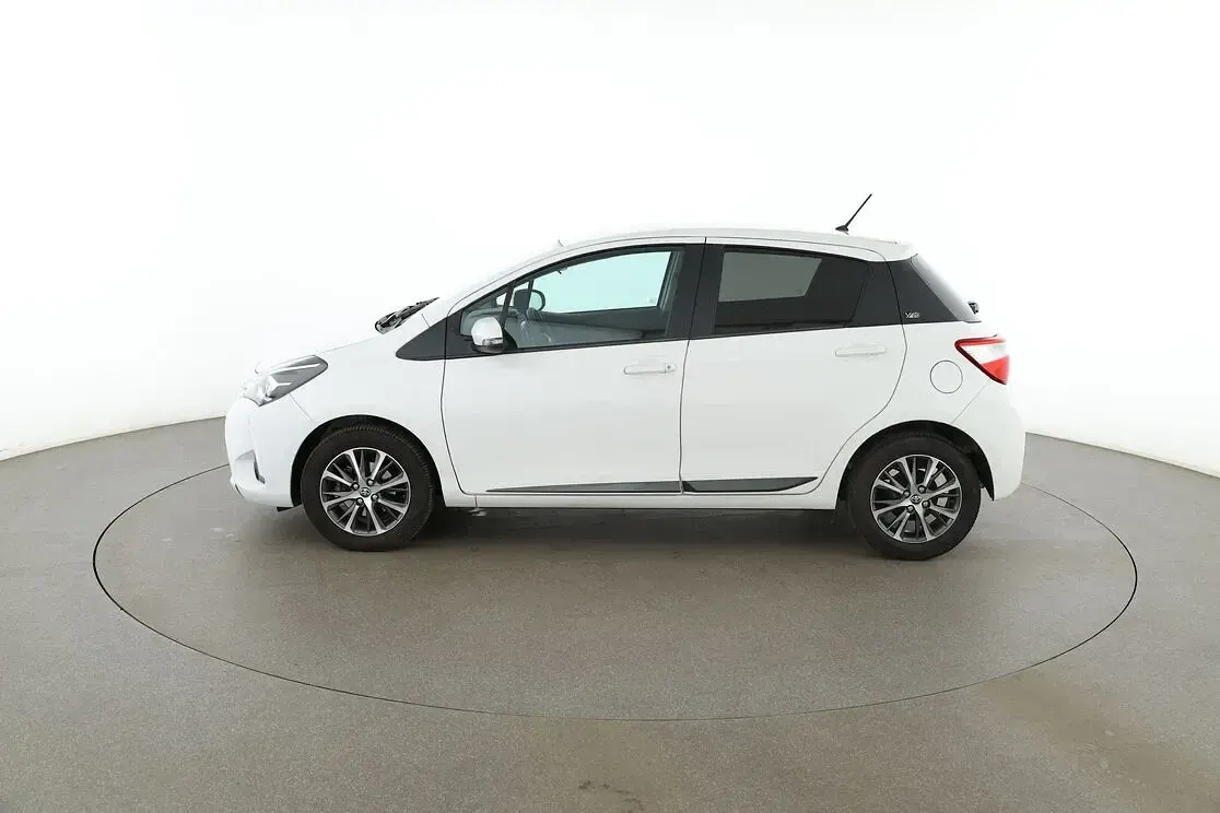Gebraucht Toyota Yaris Team 120 PS (88 kW) 2020 Weiß Limousine