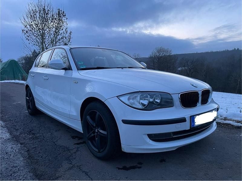 Gebraucht BMW 116 122 PS (89 kW) 2010 Weiß Kleinwagen