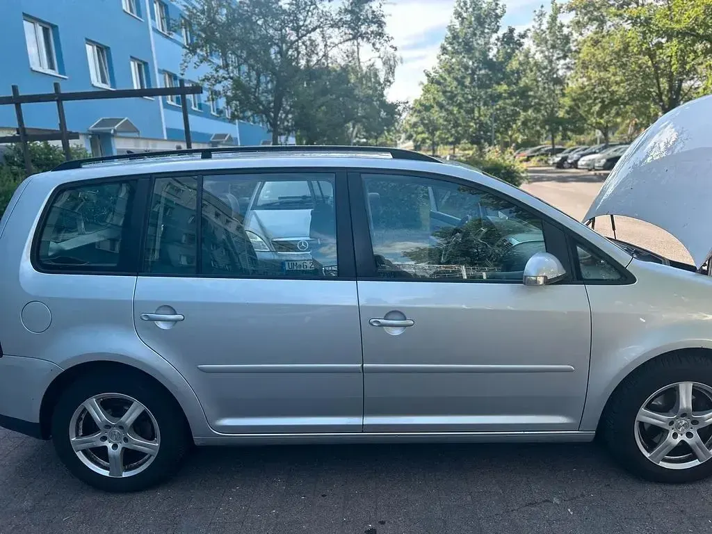 Gebraucht VW Touran 140 PS (102 kW) 2007 Silber Van / Kleinbus