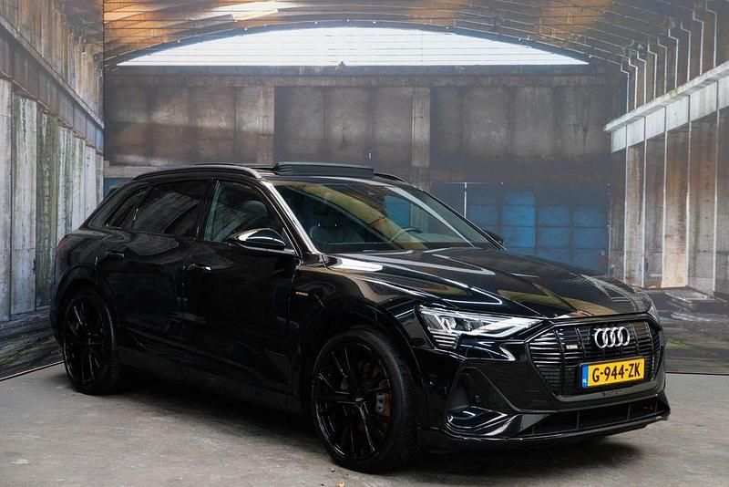 Schwarz Gebraucht 2019 Audi e-tron S-Line SUV | 19.950 € (Superpreis) - Bild 1/4