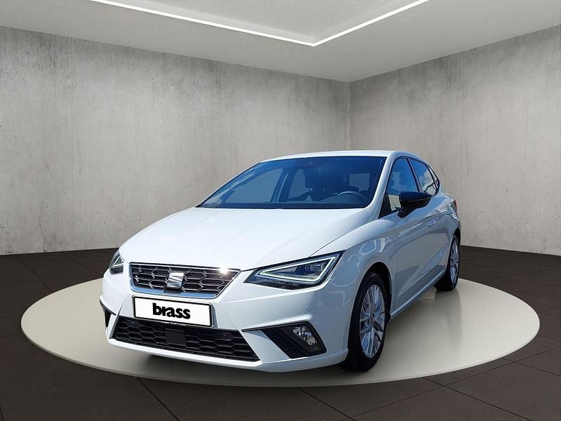 Nevada weiß metallic Gebraucht 2024 Seat Ibiza FR Limousine | 18.450 € (Fairer Preis) - Bild 1/4
