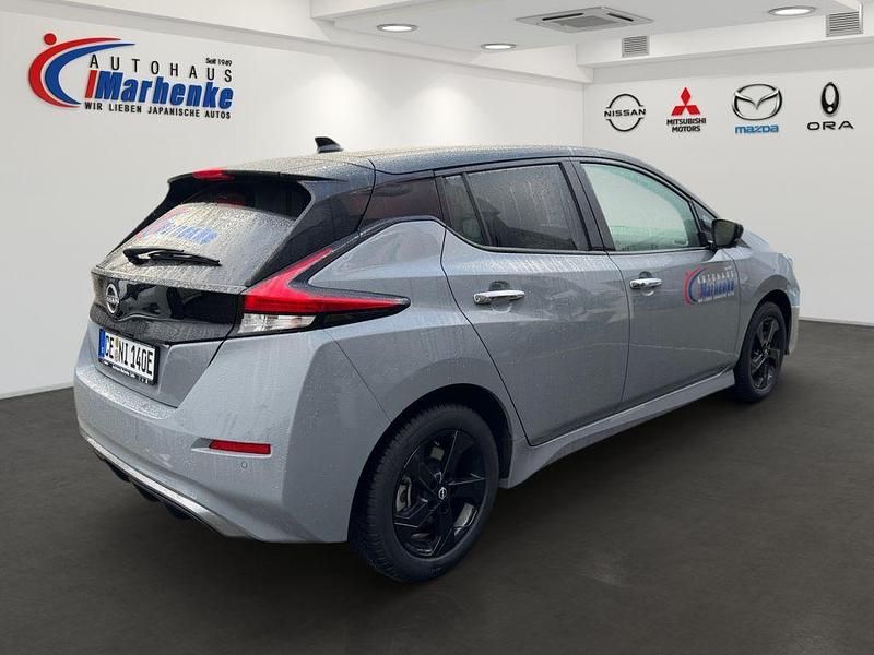 Gebraucht Nissan Leaf Tekna 110 kW (150 PS) 2024 Ceramic grey p/black m Kleinwagen