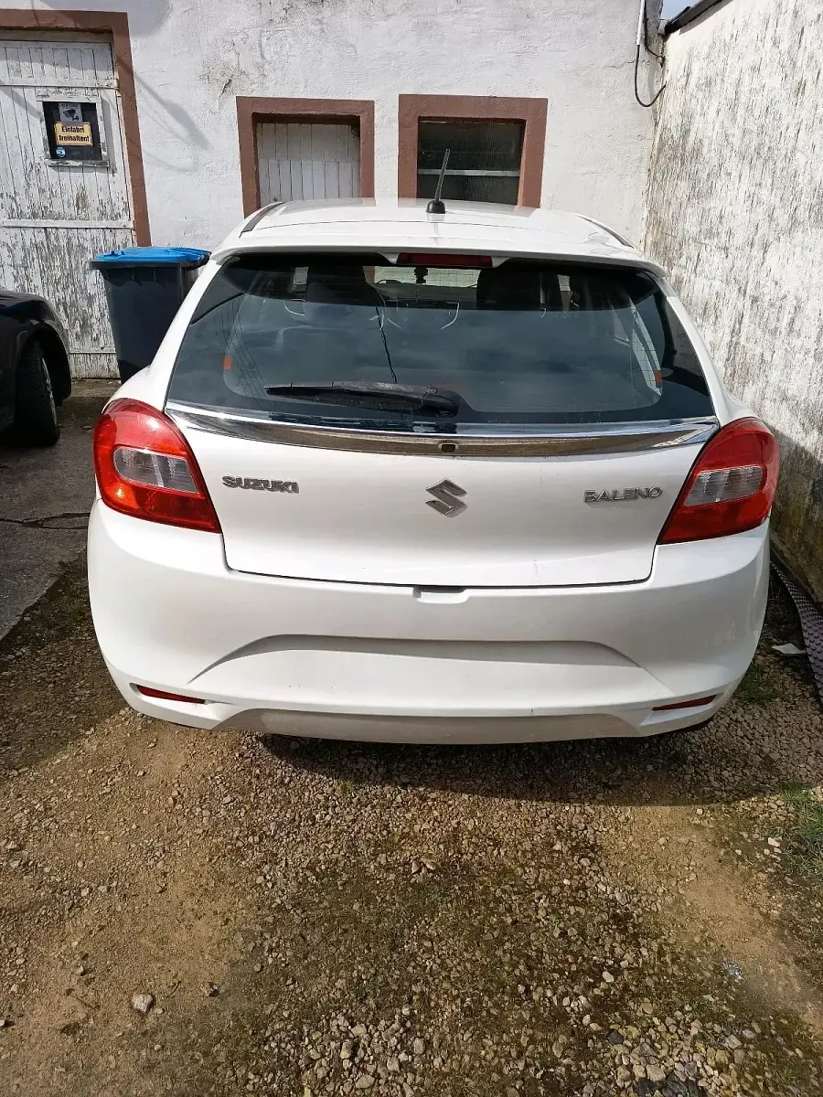 Gebraucht Suzuki Baleno 90 PS (66 kW) 2018 Weiß Kleinwagen