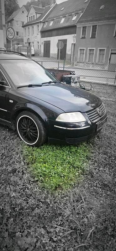 Schwarz Gebraucht 2003 VW Passat Kombi | 1.300 € (Superpreis) - Bild 1/4