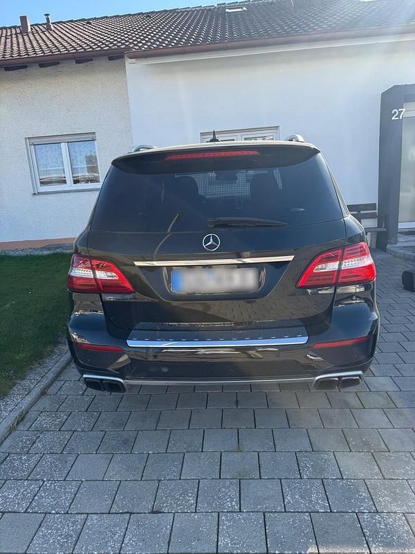 Gebraucht Mercedes ML63 AMG AMG 557 PS (409 kW) 2012 Schwarz SUV
