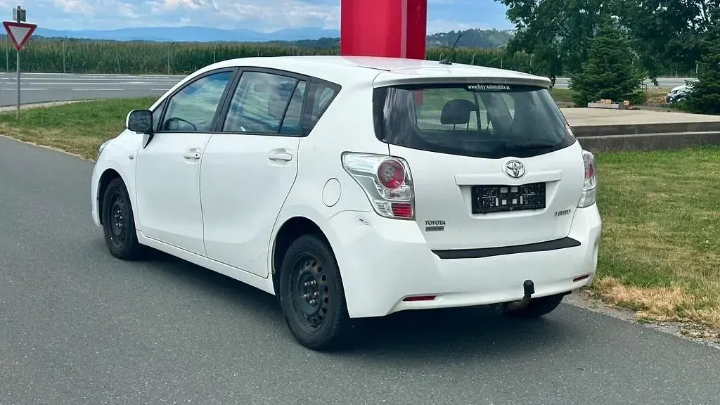 Gebraucht Toyota Verso Comfort 126 PS (92 kW) 2011 Weiß Van / Kleinbus