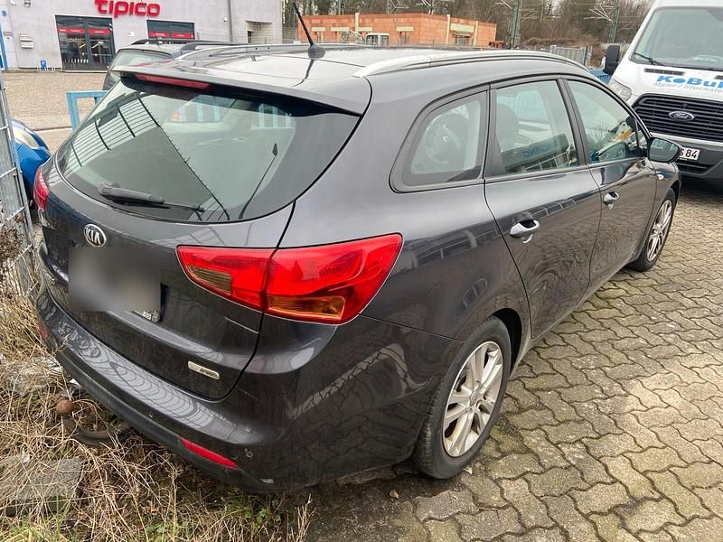 Gebraucht Kia Ceed 128 PS (94 kW) 2015 Silber Kleinwagen