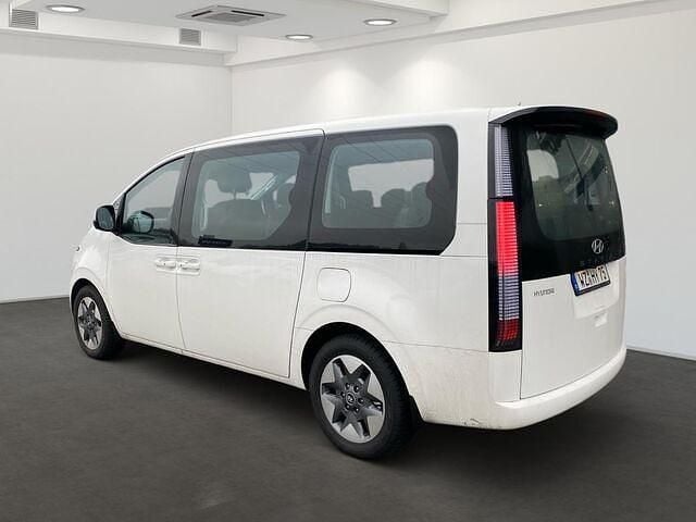 Gebraucht Hyundai Staria Trend 224 PS (164 kW) 2024 Purple (creamy white / sol) Van / Kleinbus