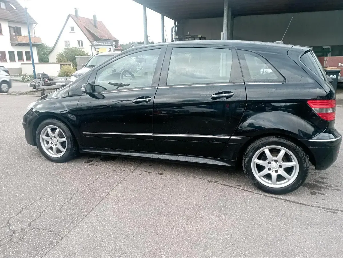 Gebraucht Mercedes B170 125 PS (91 kW) 2005 Schwarz Van / Kleinbus