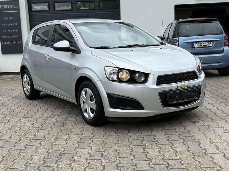 Argon silber/ice silver (m2) Gebraucht 2014 Chevrolet Aveo LT Kleinwagen | 4.900 € (Fairer Preis) - Bild 1/4