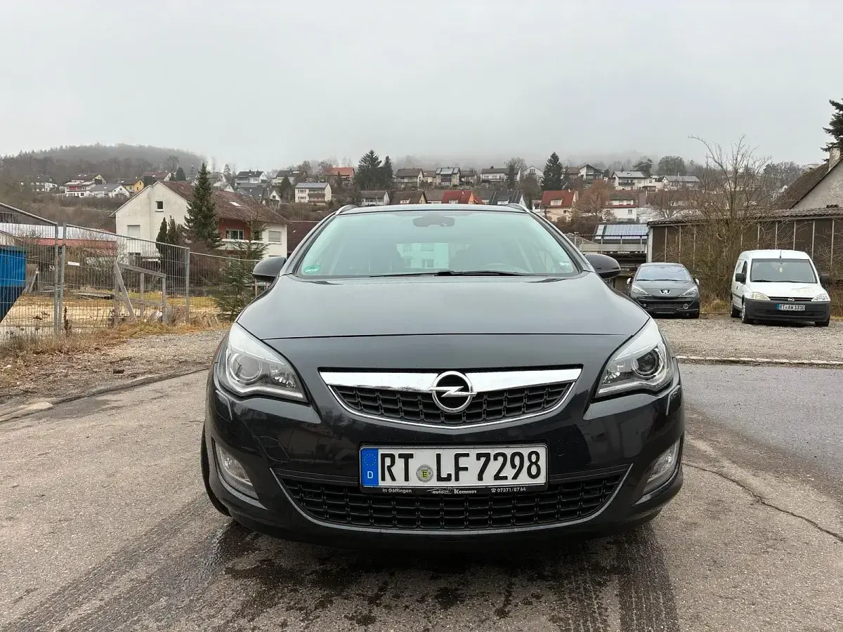 Gebraucht Opel Astra 165 PS (121 kW) 2012 Schwarz Kombi