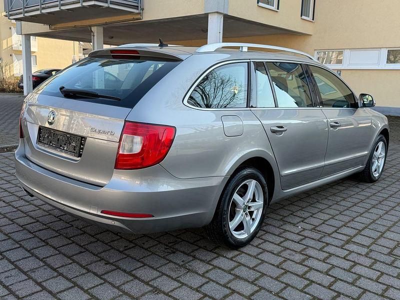 Gebraucht Skoda Superb Ambition 140 PS (102 kW) 2011 Beige Kombi