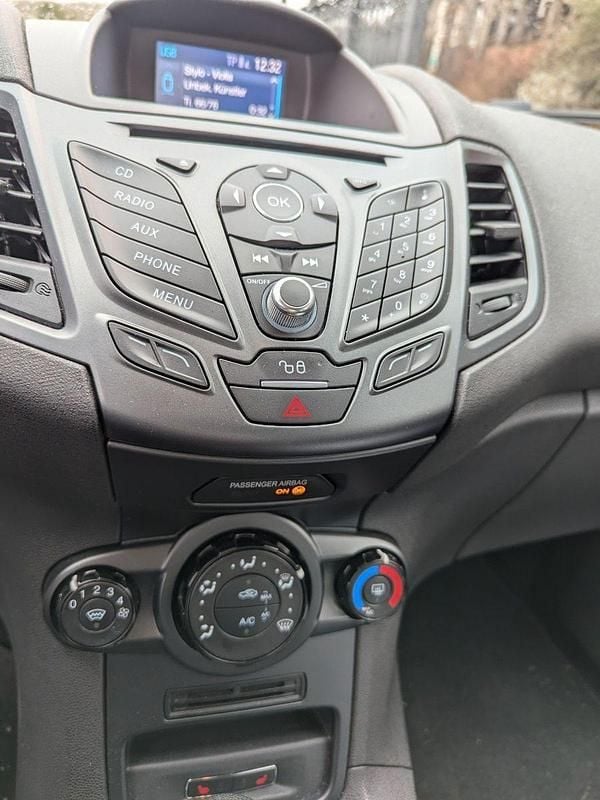 Gebraucht Ford Fiesta Trend 82 PS (60 kW) 2016 Blau Kleinwagen