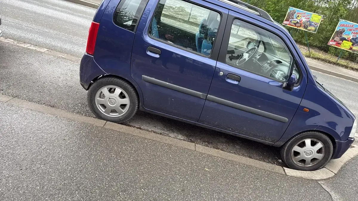Gebraucht Opel Agila 75 PS (55 kW) 2001 Blau Van / Kleinbus