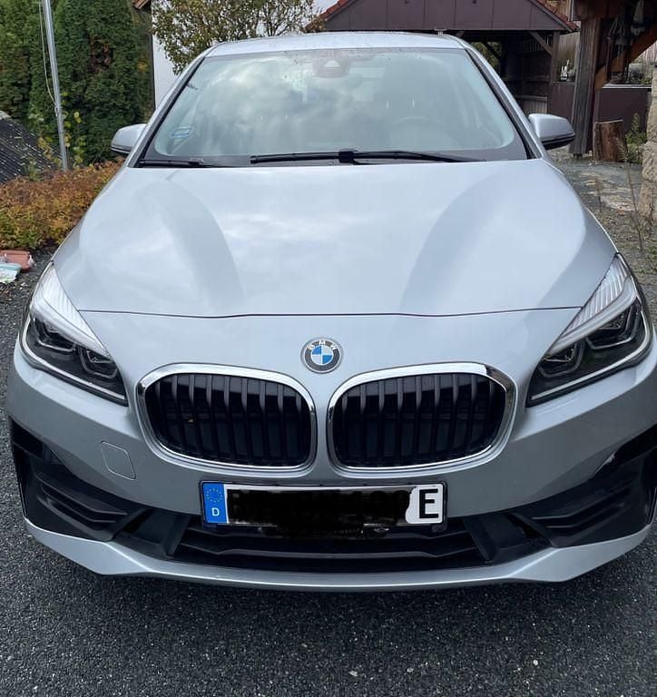 Silber Gebraucht 2020 BMW 225 Active Tourer iPerformance Van / Kleinbus | 17.500 € (Guter Preis) - Bild 1/4