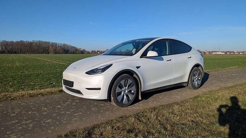 Weiß Gebraucht 2022 Tesla Model Y SUV | 33.500 € (Guter Preis) - Bild 1/4