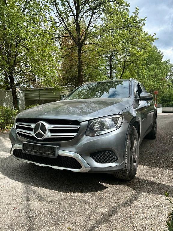 Grau Gebraucht 2017 Mercedes GLC250 SUV | 17.700 € (Fairer Preis) - Bild 1/4