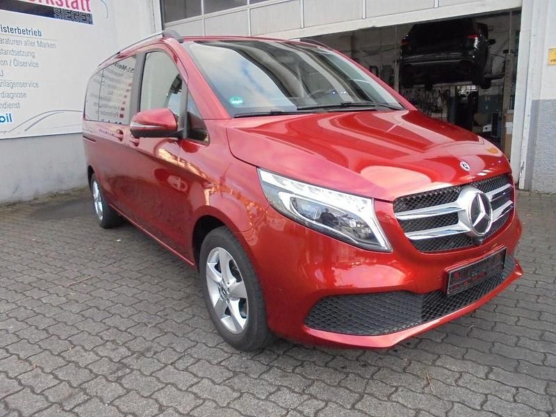 Gebraucht Mercedes V250 Avantgarde Edition 190 PS (139 kW) 2022 Rot Van / Kleinbus