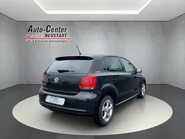 Gebraucht VW Polo Team 69 PS (50 kW) 2010 Schwarz Kleinwagen