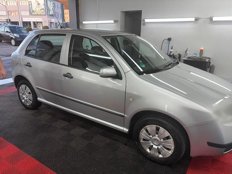 Gebraucht Skoda Fabia 55 PS (40 kW) 2004 Silber Kleinwagen