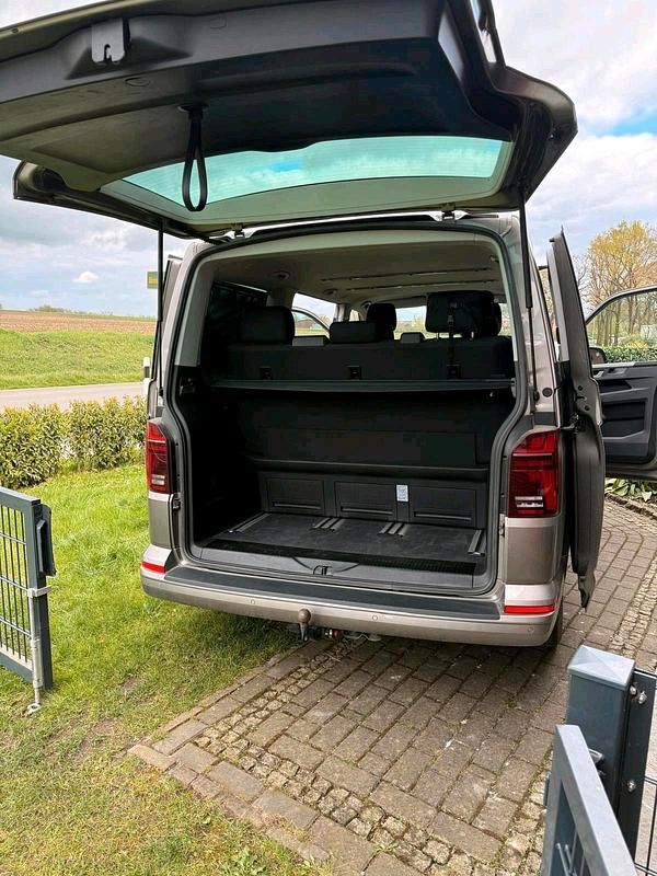 Usata VW Multivan Comfortline 200 CV (147 kW) 2020 Oro Monovolume