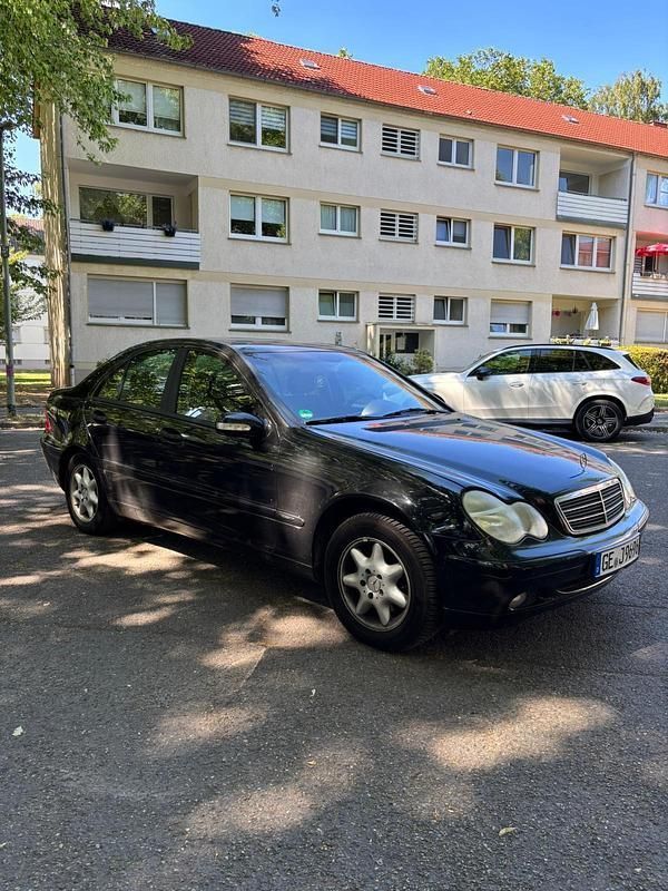 Schwarz Gebraucht 2005 Mercedes C180 Limousine | 1.600 € (Superpreis) - Bild 1/4