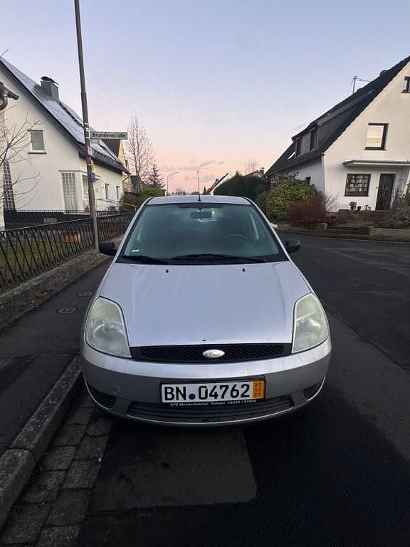 Gebraucht Ford Fiesta 75 PS (55 kW) 2005 Silber Limousine