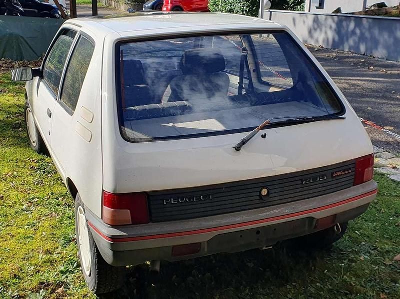 Gebraucht Peugeot 205 60 PS (44 kW) 1991 Weiß Limousine