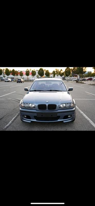 Blau Gebraucht 2001 BMW 320 Limousine | 3.800 € (Fairer Preis) - Bild 1/4