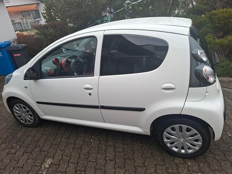 Gebraucht Citroën C1 Tendance 68 PS (50 kW) 2013 Weiß Kleinwagen