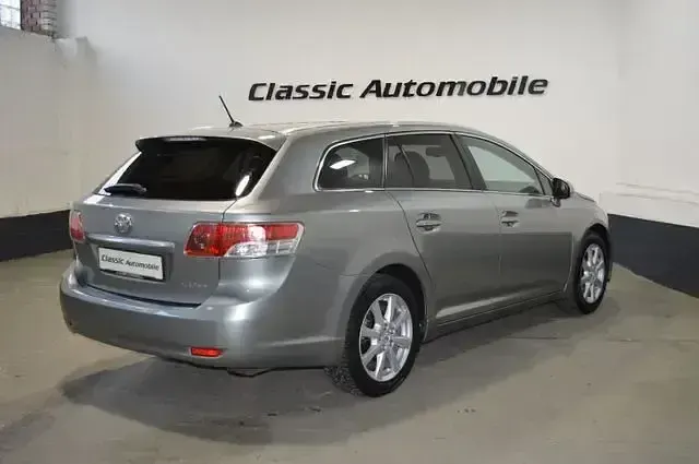 Gebraucht Toyota Avensis Executive 152 PS (111 kW) 2011 Grau Kombi