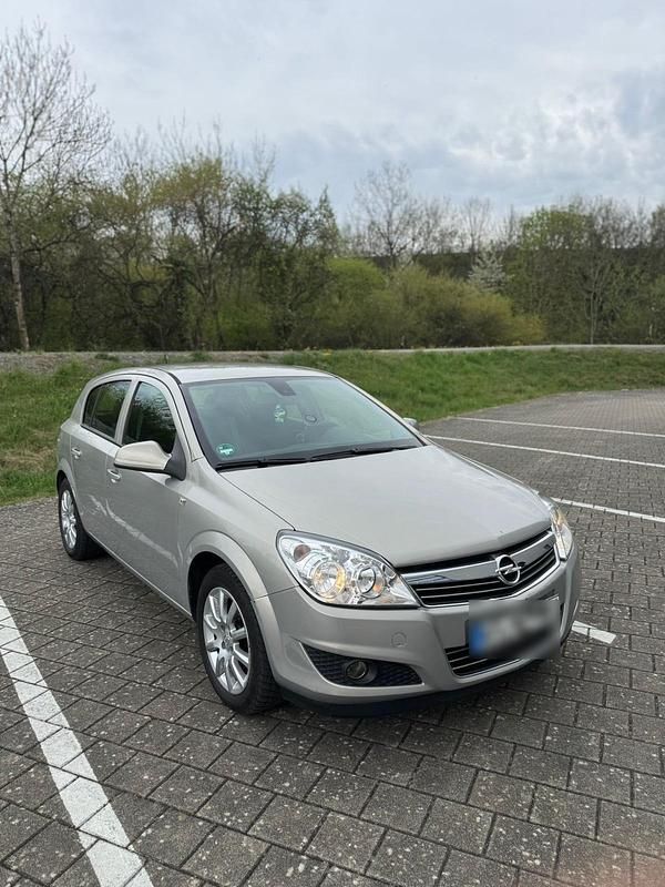 Gebraucht Opel Astra 90 PS (66 kW) 2010 Beige Kleinwagen