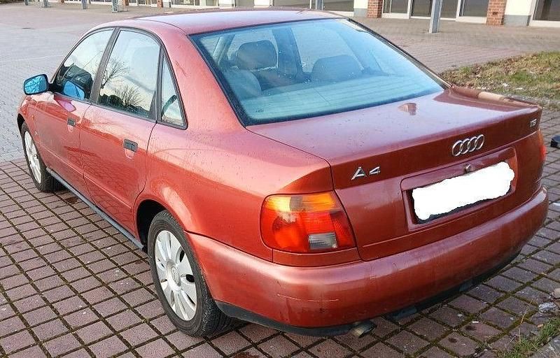 Second-hand Audi A4 101 CP (74 kW) 1995 Roșu Berlinǎ