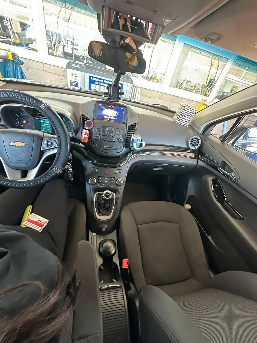 Gebraucht Chevrolet Orlando 140 PS (102 kW) 2011 Schwarz Van / Kleinbus