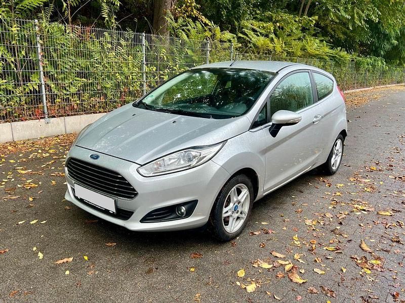 Gebraucht Ford Fiesta Titanium 101 PS (74 kW) 2014 Silber Kleinwagen