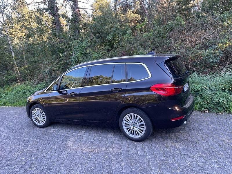 Gebraucht BMW 216 Luxury Line 116 PS (85 kW) 2015 Braun Van / Kleinbus