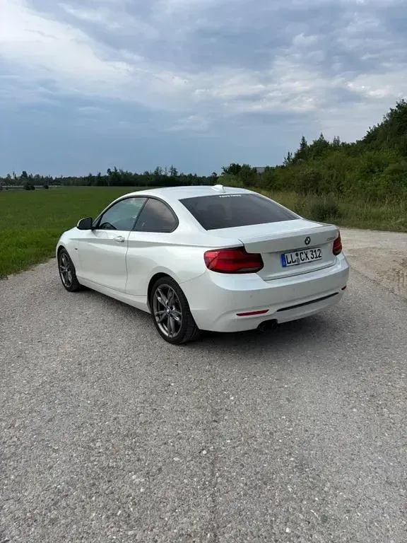 Gebraucht BMW 220 Sport Line 190 PS (139 kW) 2018 Weiß Coupé