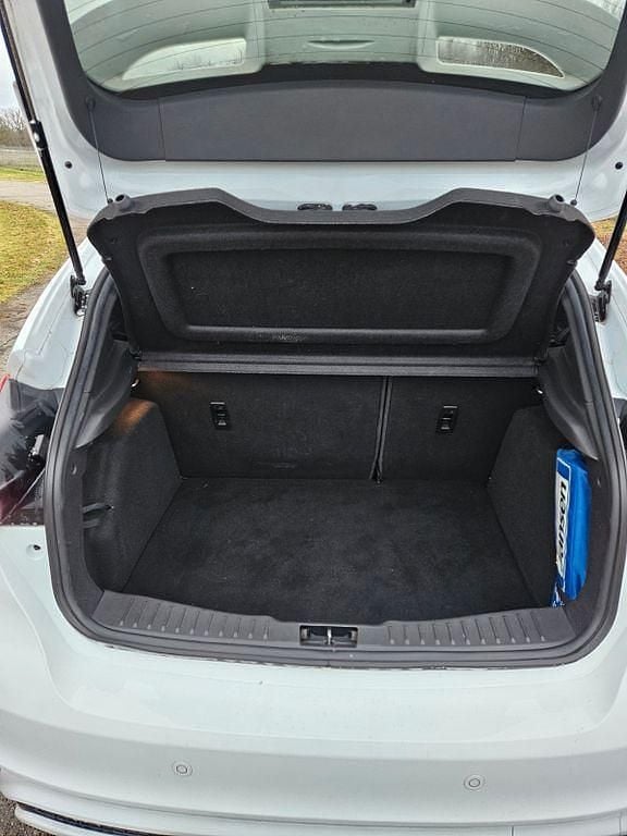 Gebraucht Ford Focus ST-Line 140 PS (102 kW) 2018 Weiß Limousine