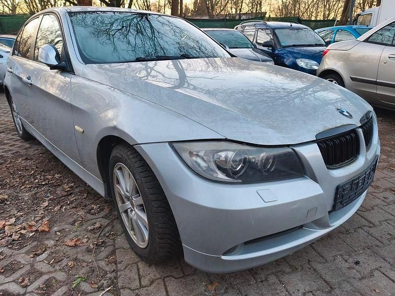 Silber Gebraucht 2006 BMW 318 Limousine | 2.499 € (Superpreis) - Bild 1/4