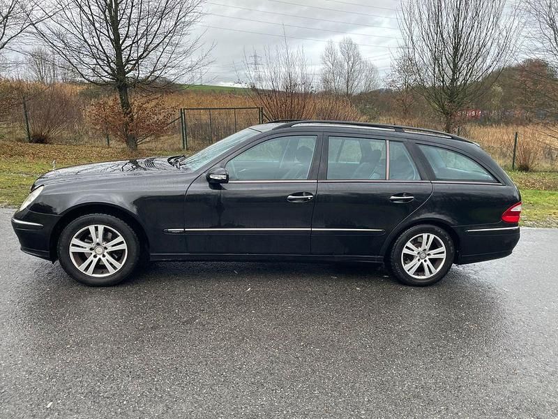 Gebraucht Mercedes E200 Avantgarde 163 PS (119 kW) 2005 Schwarz Limousine