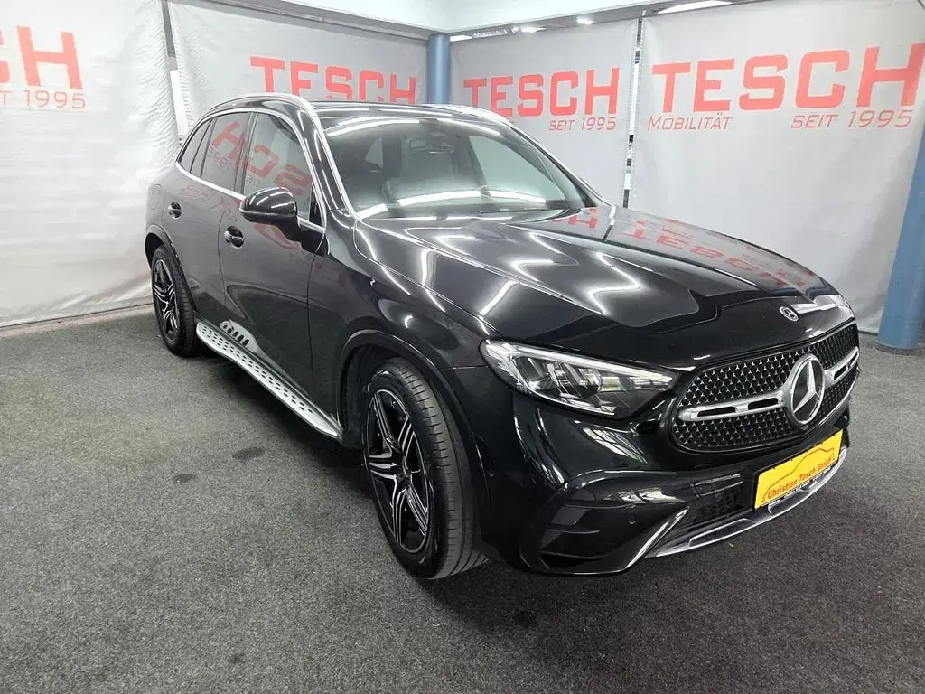 Gebraucht Mercedes GLC300 AMG line 269 PS (197 kW) 2023 Obsidianschwarz metallic SUV