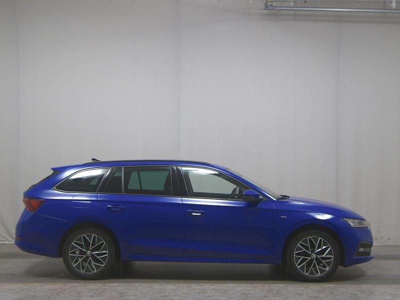 Blau Gebraucht 2022 Skoda Octavia Clever Kombi | 18.480 € (Superpreis) - Bild 1/4