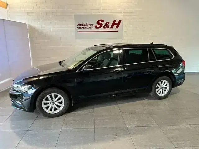 Gebraucht VW Passat Business 150 PS (110 kW) 2024 Schwarz Kombi