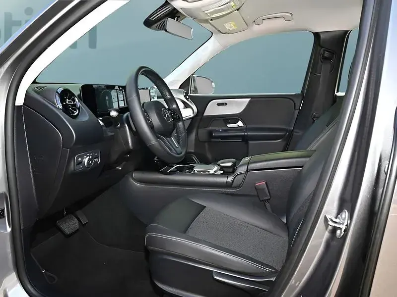 Gebraucht Mercedes GLB200 150 PS (110 kW) 2023 Grau SUV