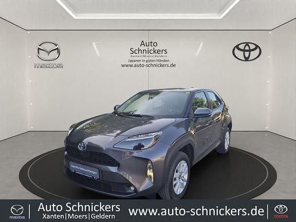 Marlingrau metallic Gebraucht 2022 Toyota Yaris Hybrid Comfort SUV | 20.240 € (Guter Preis) - Bild 1/4