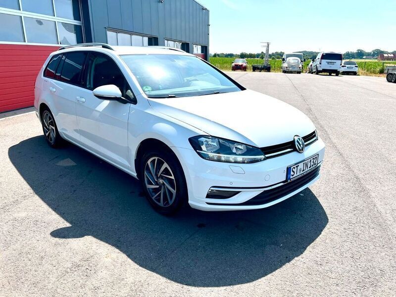 Weiß Gebraucht 2017 VW Golf VII Sound Kombi | 10.500 € (Guter Preis) - Bild 1/4