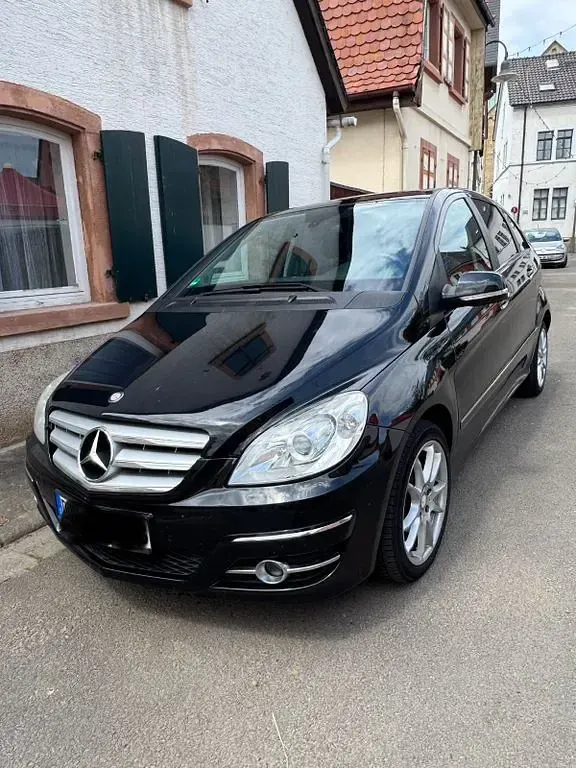 Gebraucht Mercedes B180 109 PS (80 kW) 2010 Schwarz Van / Kleinbus
