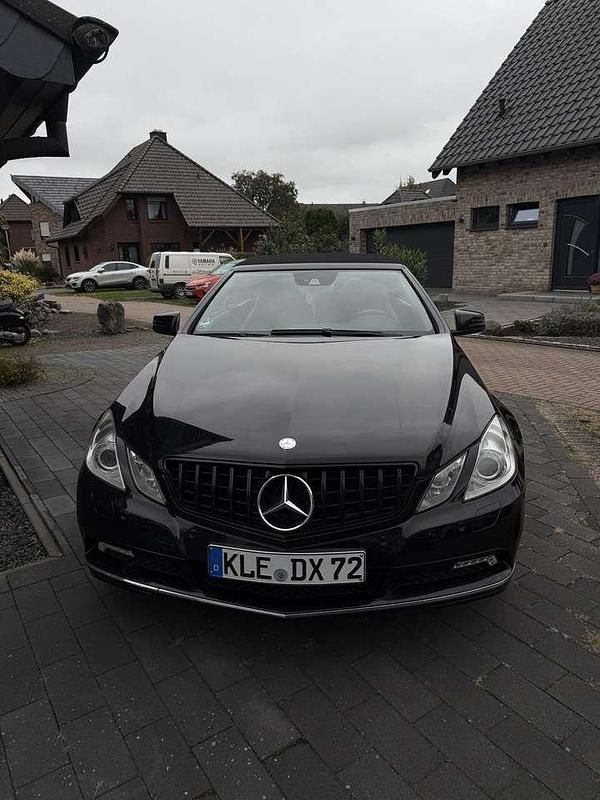 Gebraucht Mercedes E250 Elegance 204 PS (150 kW) 2011 Schwarz Cabrio