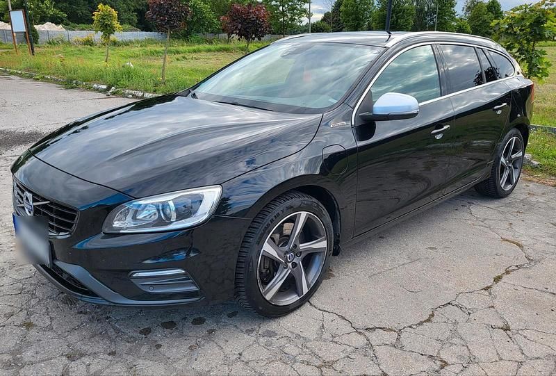 Schwarz Gebraucht 2015 Volvo V60 R-Design Kombi | 11.200 € (Etwas zu teuer) - Bild 1/4